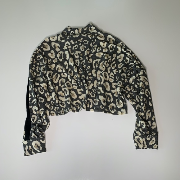 Gray Beige Animal Leopard Crop 1/4 zip Long Sleeve - Picture 4 of 4